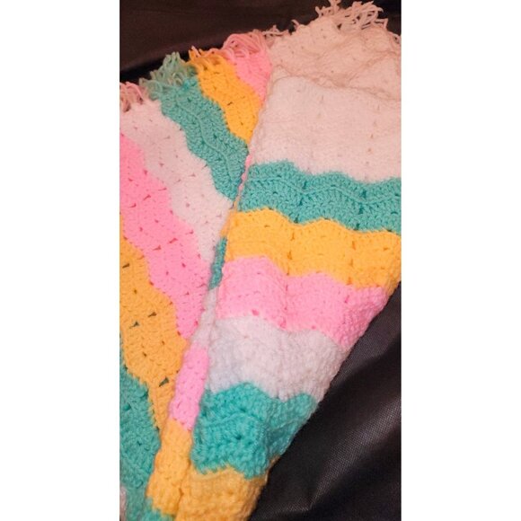 Handmade with Love Multicolor Crochet Blanket With Fringe Edges NEW - Picture 8 of 9